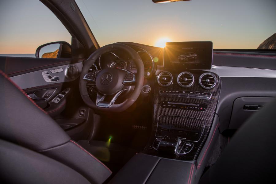 Интерьер Mercedes-AMG GLC43 4Matic Coupe 2016 года  (WW) (фото 19 из 46)